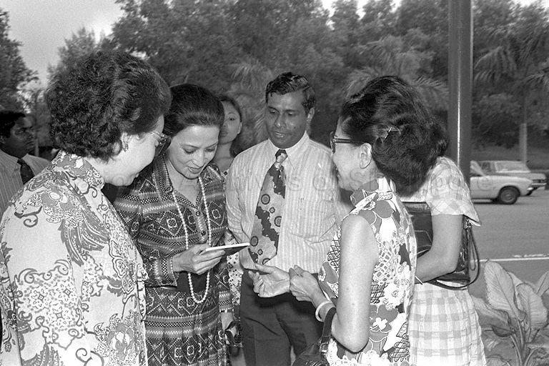 Wife of Thailand's Foreign Minister, Mrs Boonruen Choonhavan being received by wife of Chairman of Jurong Town Corporation (JTC) Mrs Woon Wah Siang (right), upon arrival at Jurong Bird Park. On left is wife of Minister of State for Foreign Affairs, Mrs Lee Khoon Choy.