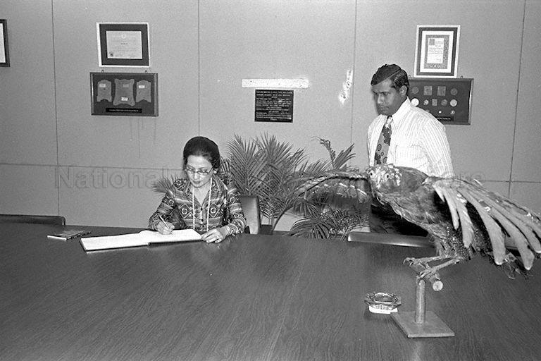 Wife of Thailand's Foreign Minister, Mrs Boonruen Choonhavan signing the guestbook at Loke Wan Tho Memorial Library at Jurong Bird Park. Looking on is Park manager Dr V Mukundhan.