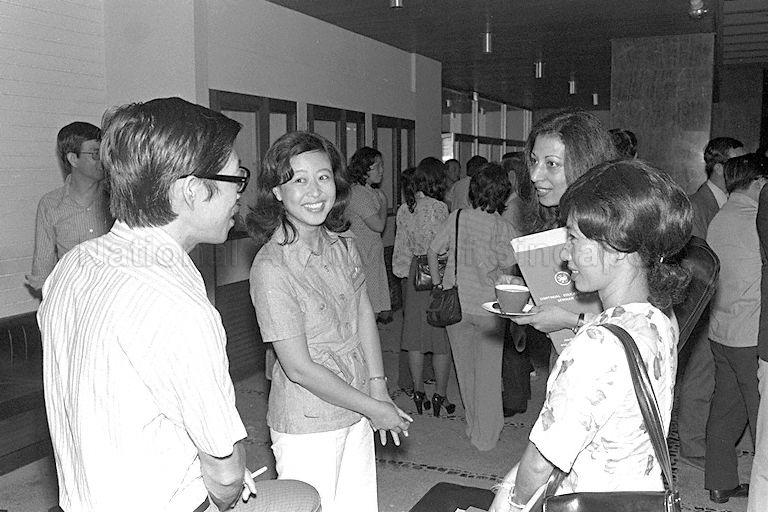 Dr Eddie C Y Kuo of Department of Sociology, University of Singapore (foreground, left), chatting with participants during a reception at opening of a two-day seminar on Continual Education for journalists at Regional English Language Centre (RELC) in Orange Grove Road.
