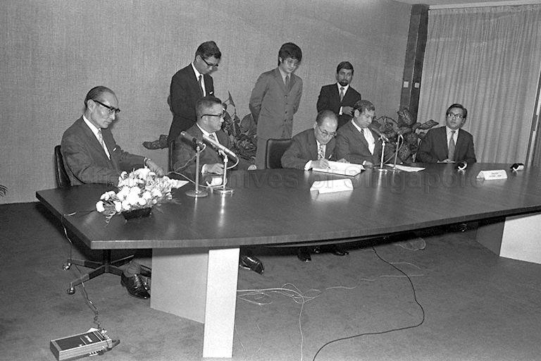 Singapore Telephone Board (STB) and Mitsui of Japan signing a $33 million agreement for the supply of 100,000 lines of exchange material and other associated equipment to be manufactured by Fujitsu in Japan. The ceremony was held in STB's Board Room at Telephone House, Hill Street. Seated from right, general manager Goh Seng Kim and chairman H R Hochstadt signed for STB. Director of Mitsui Kihachiro Miyazaki and executive director of Fujitsu Taichiro Atarashi signed on behalf of the supplier.