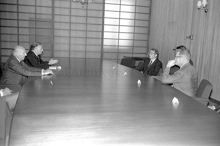 Delegation led by Lord Mayor of Hamburg Peter Schulz calling on Prime Minister Lee Kuan Yew (hidden) at Istana Annexe