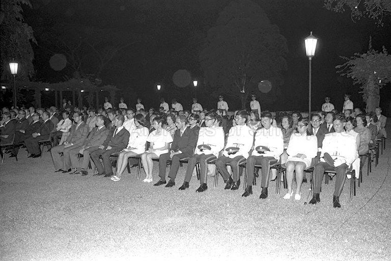 President's Scholars, from right, George Yeo from St Joseph's Institution, Yap Hui Kim from National Junior College, Teo Chee Hean from St Joseph's Institution, Lim Teik Hock from St Andrew's, Lim Hng Kiang from Raffles Institution, Lee Wei Ling from Raffles Institution, Lee Bee Wah from National Junior College and Chan Seng Onn (left) from St Joseph's Institution seated with family members of three other Scholars, who are overseas, at award presentation ceremony held at Istana