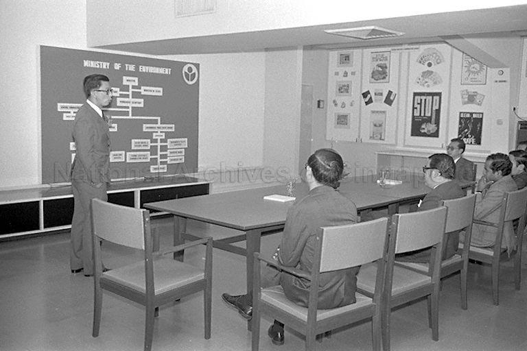 Acting Permanent Secretary to Ministry of the Environment Lee Ek Tien giving a briefing to Malaysian Minister with Special Functions Michael Chen (seated second from left) at the ministry