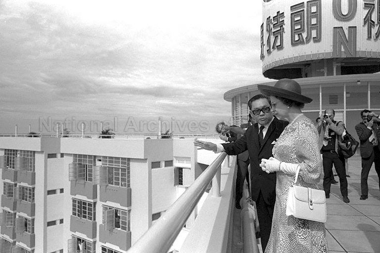 Queen Elizabeth II, accompanied by Chairman of Housing and Development Board (HDB) Lee Hee Seng, at the viewing gallery on the rooftop of Block 53, Toa Payoh Lorong 5, during her visit to the housing estate<br />