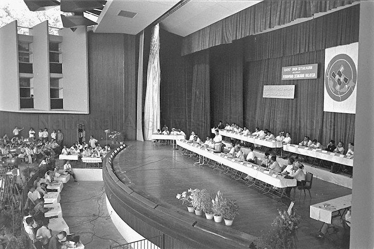 Prime Minister and Secretary-General for People's Action Party Lee Kuan Yew speaking during Malaysian Solidarity Convention held at National Theatre
