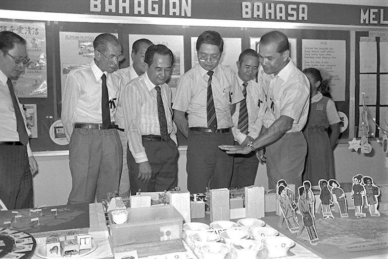 Member of Parliament (MP) for Clementi Bernard Chen (front, second from right) viewing exhibits during opening of Pei Tong Primary School at Clementi Avenue 5. Standing behind the MP is Parliamentary Secretary to Ministry of Education Ho Kah Leong.