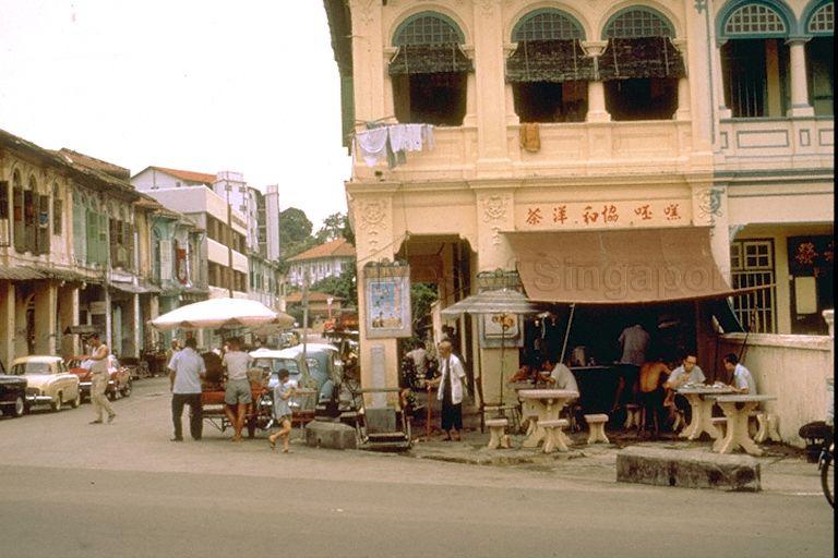 Coffee shop at Killiney Road, looking up Tiverton Lane (now expunged). The site is currently occupied by Singtel Comcentre.