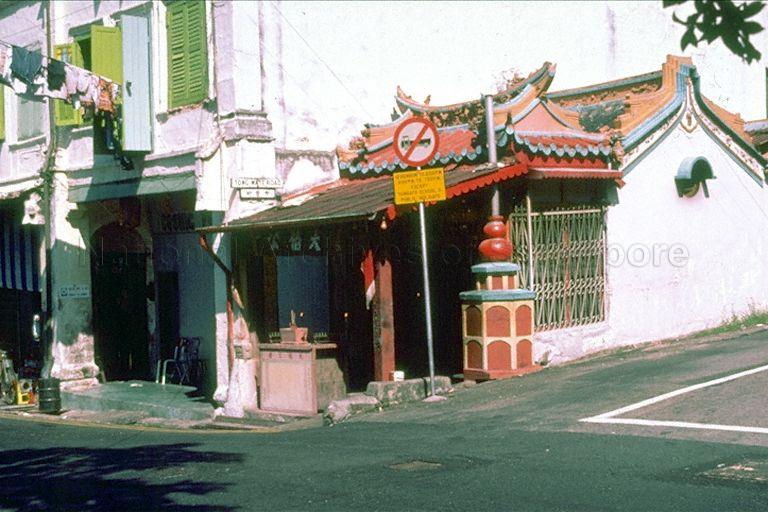 Tua Pek Kong temple at the junction of Mohamed Sultan Road with Tong Watt Road