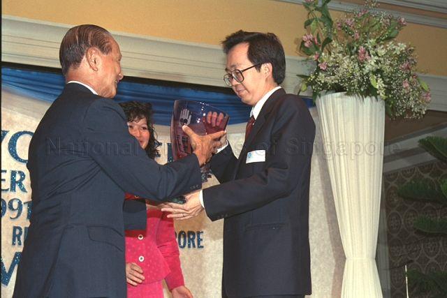 Taken at: "Tribute to Volunteers" Dinner at Marina Mandarin Pictured: Guest-of-Honour President Wee Kim Wee