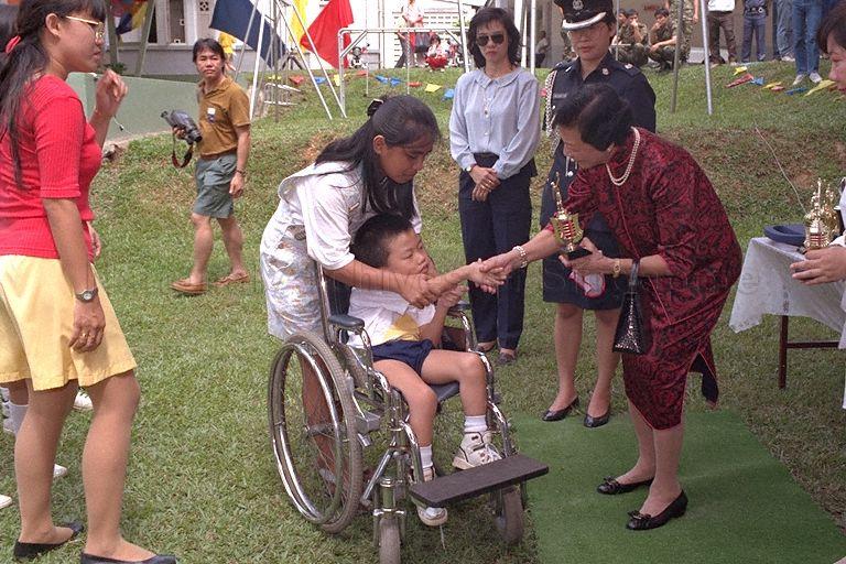 Wife of President Mrs Wee Kim Wee presenting trophy to winner of 31st Annual School Sports meet of the Spastic Children's Association School at 25 Gilstead Road