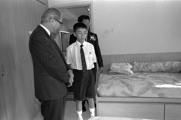 Deputy Prime Minister and Minister for Defence Dr Tony Tan (shown from the side) chatting with Geoffrey Swee Daoyang, a resident of Anglo-Chinese Secondary (ACS) School (Independent) boarding house during its opening. &nbsp;With them is the Principal of ACS, Ong Teck Chin