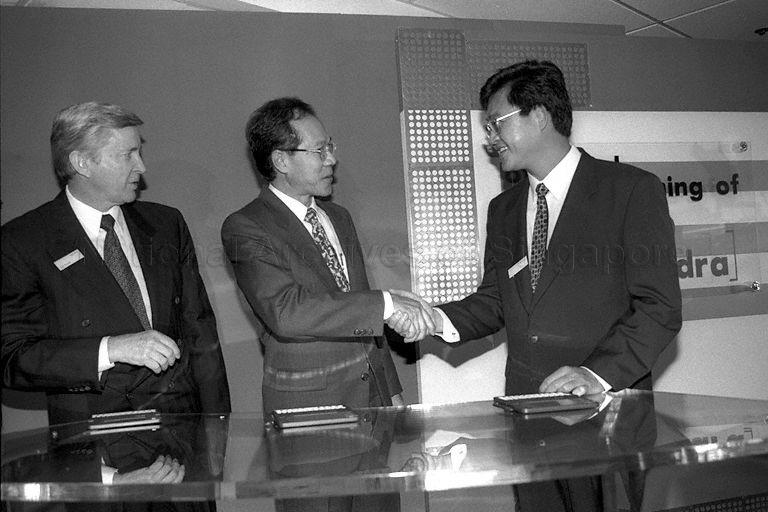 From left, Hewlett Packard (HP) Senior Vice-President Alan Bickell, Minister for Trade and Industry Yeo Cheow Tong and HP Managing Director of Singapore and South-East Asia Sales Cheah Kean Huat at opening of HP's new Alexandra Building at 450, Alexandra Road