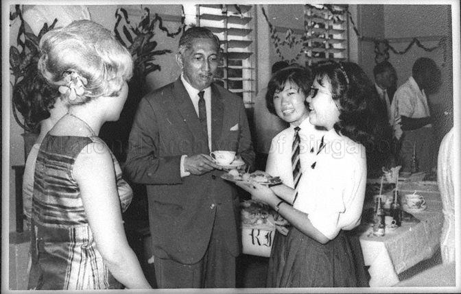 Students Ivy Seow (second from right) and Pearl Yeo (right) chatting with Yang di-Pertuan Negara of Singapore Yusof Ishak during tea reception at the Raffles Institution's 141st anniversary and Founder's Day celebration.