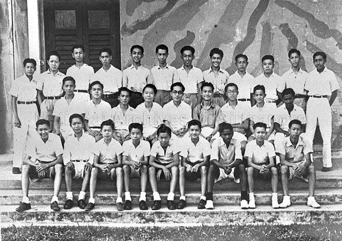 Group photograph of students from Standard 6C class, Raffles Institution - (front row, from left) Pang Kia Huat, Ang Chin Soon, Pang Kia Choon, Quek Koon Chye, Wee Kit Koon, Ng Yook Kim, Suppiah G, Lee Chin Hong, Kwa Hock Chuan; (middle row, from left) Chan Yuen Choon, Chong Hee Ming, Mak Kai Seng, Lai Song Tat, Mr Tan Teck Chwee (form master), Neo Seng Kee, Chew Gont Cheng, Goh Teck Seng, Abdul Hameed; (back row, from left) Loke Siew Hoong, Tan Jwi Kwang, Ng Song Peow, Soh Cheow Leong, Ng Lye Hock, Lim Chong Teck, Kway Eng Kwee, Nio Gim San, Tan Meng Kwang, Wong Chan Shek, George Cheah, Sulaiman