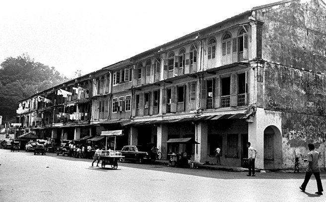 Tan Tye Alley is right next to the Singapore River over which Ord Bridge (still existing) runs. The now defunct Ord Road used to run from River Valley Road and across Ord Bridge into Boat Quay.