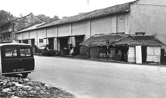 Tan Tye Alley is right next to the Singapore River over which Ord Bridge (still existing) runs. The now defunct Ord Road used to run from River Valley Road and across Ord Bridge into Boat Quay.