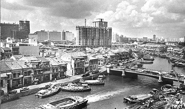 Bird's eye view of Singapore River, with Coleman Bridge and shophouses along Boat Quay, and the nearby Ministry of Labour building (now Ministry of Manpower; building with "grids") at Havelock Road