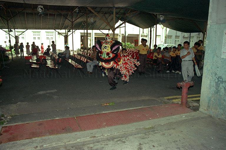 Lion dance "cai qing" performance at opening of the "History of the Chinese Clan Associations in Singapore" pictorial exhibition. The exhibition, jointly organised by Singapore Federation of Chinese Clan Associations and National Archives and Oral History Department (now National Archives of Singapore), was held from 15 March to 15 April 1986 at Hill Street building.