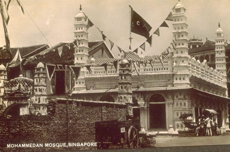 Nagore Durgha Shrine at 140 Telok Ayer Street, Singapore. The South Indian mosque was built between 1828 -1830 and was originally known as the Shahul Hamid Durgha