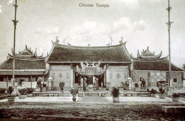 View of Siong Lim Temple (Lian Shan Shuang Lin Monastery) at Jalan Toa Payoh. Constructed between 1898 and 1908, it is the oldest Buddhist monastery in Singapore and was gazetted as a national monument on 14 October 1980.