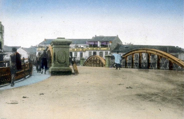 Read Bridge, originally known as Merchant Bridge, was renamed in honour of prominent businessman William H Read, who laid the first cylinder for the bridge in 1887