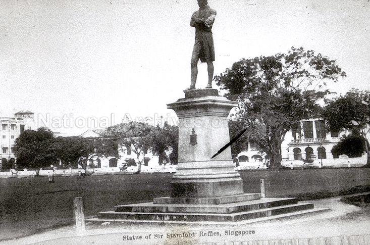Statue of Sir Stamford Raffles at its first location at the Padang (then known as the Esplanade), Singapore, between St Andrew's Road and Connaught Drive, and facing the sea