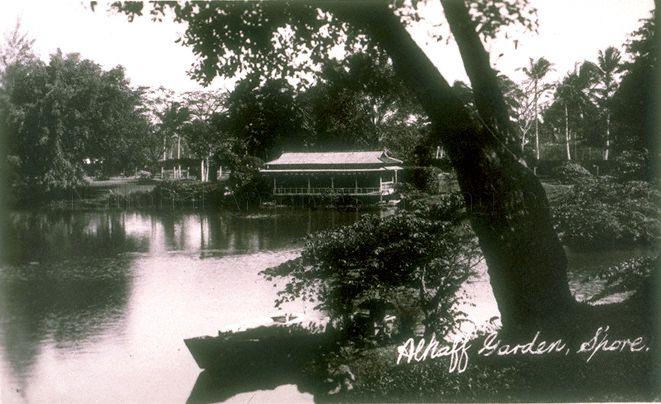 The Japanese-styled Alkaff Lake Gardens belonged to the illustrious Alkaff family from Southern Arabia. Opened to the public in 1929 and bought over by H. Sennett Realty Company in 1949, the land subsequently made way for private houses. Its location off MacPherson Road is now occupied by Sennett Estate and Cedar Girls' Secondary School.