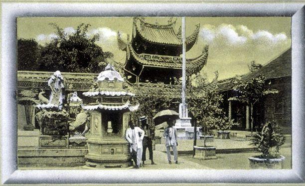 Siong Lim Temple (Lian Shan Shuang Lin Monastery) at Jalan Toa Payoh. Constructed between 1898 and 1908, it is the oldest Buddhist monastery in Singapore and was gazetted as a national monument on 14 October 1980.
