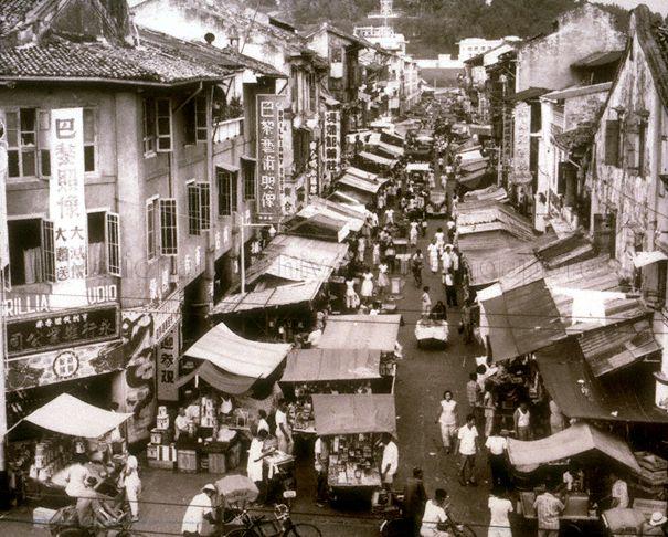 Smith Street as it looked in 1959 with both sides lined with stalls