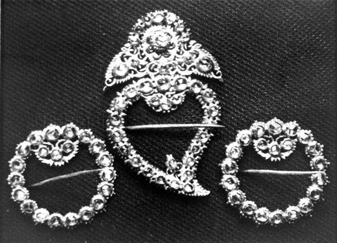 Set of 'kerosang', a type of brooch used for fastening the Nonya kebaya, a traditional costume worn by Peranakan women. These pieces of jewellery was featured in documentary on the community, produced by Singapore Broadcasting Corporation (SBC).