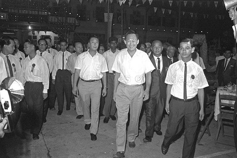 Prime Minister Lee Kuan Yew arriving for National Day and 6th anniversary celebrations of Joo Chiat Community Centre.