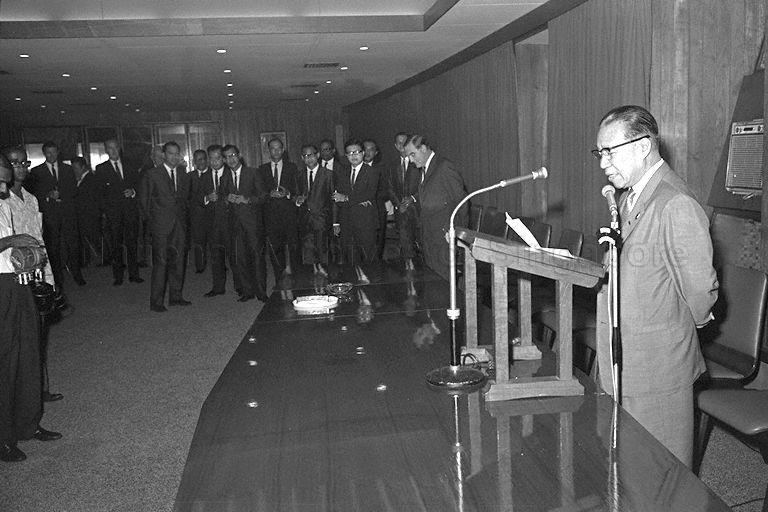Chairman of Singapore Turf Club (STC) Runme Shaw speaking at presentation ceremony of STC donation to Singapore Government for promotion of sport at Shaw Room, Lido Theatre