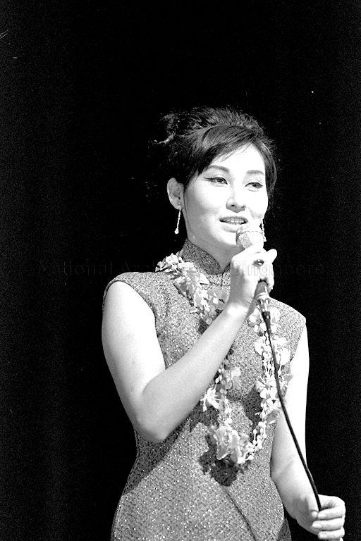 Taiwanese actress Chang Mei Yao performing at "all-stars" variety show in aid of children charities. This show is organized by Radio and Television Singapura at the National Theatre.