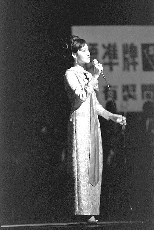 Taiwanese actress Chang Mei Yao performing at "all-stars" variety show in aid of children charities. This show is organized by Radio and Television Singapura at the National Theatre.