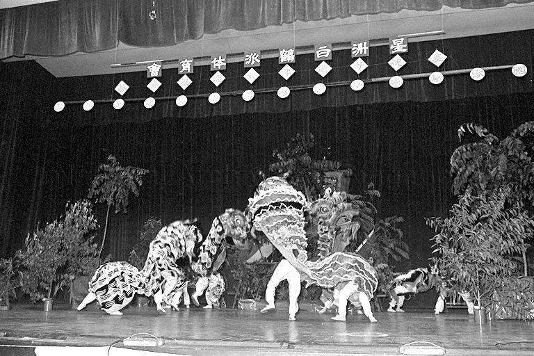 Picture of the Singapore Pak Hock Pai Association variety show at the National Theatre. This show is organized in aid of the Singapore Arts Council building fund.