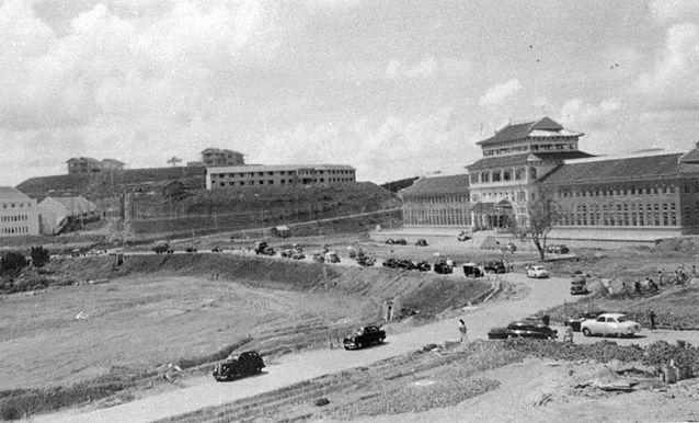View of Nanyang University (Nantah) with the library and administration building in the foreground. The building was gazetted as a national monument on 18 December 1998. Established in 1955 as the first Chinese-language university in Southeast Asia, it is now known as the Nanyang Technological University (NTU).