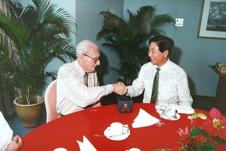 Dutch economist and Singapore's Chief Economic Advisor (1961 - 1983) Dr Albert Winsemius presenting Chairman of Sentosa Development Corporation Alan Choe Fook Cheong with a souvenir
