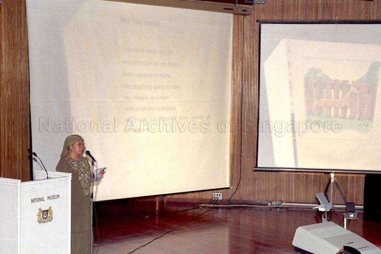 Recital of Malay poetry at the official launch of Heritage Day 1994, officiated by Acting Minister for Community Development Abdullah Tarmugi at the National Museum
