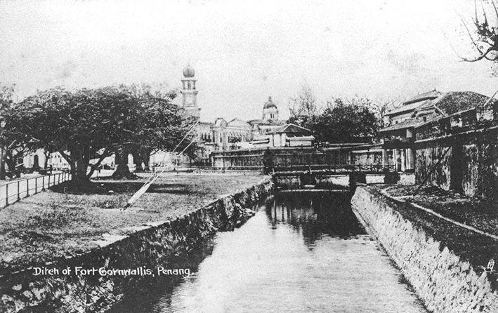 Picture of Fort Cornwallis in Penang. Also present is the Jubilee Clock Tower (background, left).