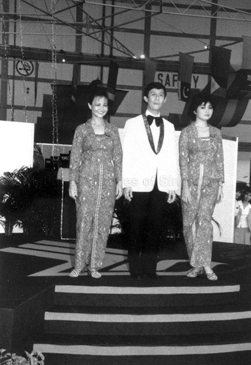 The sarong kebaya worn by chief stewardess (left) and flight stewardess on international routes during 1963 to 1968. Steward's uniform has a kelantan-made songket braiding. During this period, the airline underwent a few names changes, from the initlal Malayan Airways to Malaysian Airways Limited (MAL) in 1963, then to Malaysia-Singapore Airlines (MSA) in 1966.