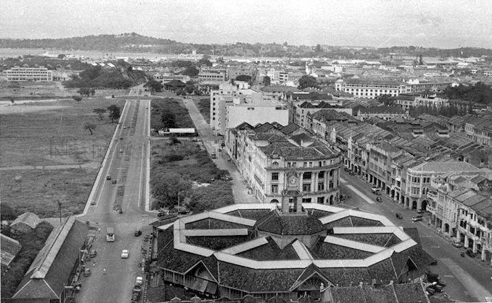 Bird's eye view of Shenton Way (left), present-day Boon Tat Link (centre), Robinson Road (right) and the octagonal Telok Ayer Market (currently known as Lau Pa Sat)