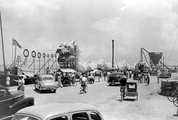 A 400-feet long sea dragon float along the seafront of Beach Road. Built by Singapore Lighter Owners' Association, the float was part of the City Day celebrations on 22 September 1951 when Singapore was officially granted City status.
