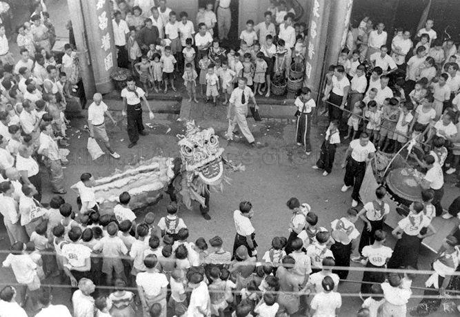 The lion dance troupe from Kong Chow Wui Koon, one of the oldest Chinese clan associations in Singapore which was established in 1840, performing at premises of Chuen Cheong Sauce Manufacturer, an honorary member of the association.