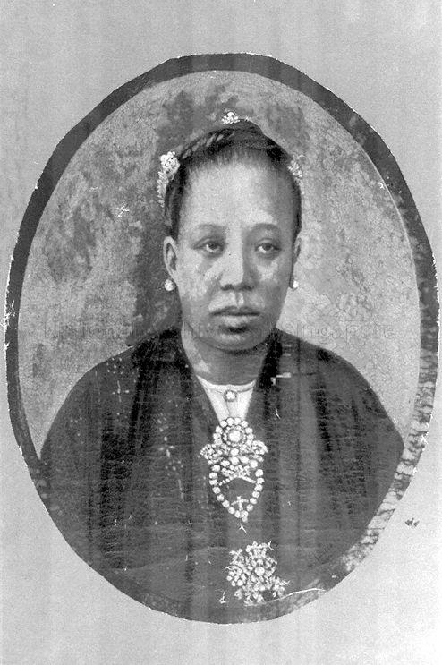 Portrait of Madam Chia Lim Neo, wife of Ong Teck Lim who was a Straits Chinese businessman well known for the production of tapioca