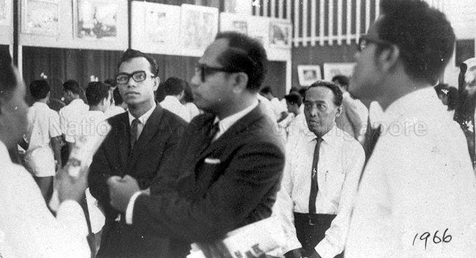 President of Angkatan Pelukis Aneka Daya (APAD), or Association of Artists of Various Resources, Abdul Ghani Hamid (centre) at joint exhibition by APAD and Malacca artists held in Malacca