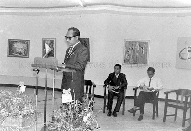 President of Angkatan Pelukis Aneka Daya (APAD), or Association of Artists of Various Resources, Abdul Ghani Hamid speaking at exhibition by APAD at Victoria Memorial Hall