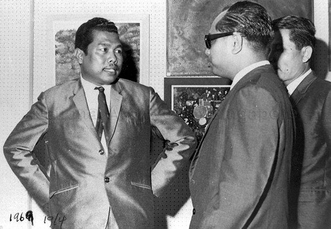 Parliamentary Secretary to Ministry of Culture Sha'ari Tadin at opening of fourth exhibition by Angkatan Pelukis Aneka Daya (APAD), or Association of Artists of Various Resources, at Chinese Chamber of Commerce. He is pictured here talking with President of APAD Abdul Ghani Hamid (in glasses).