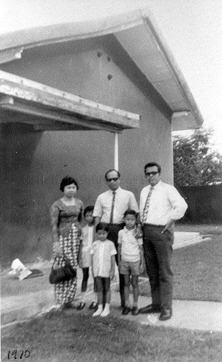 President of Angkatan Pelukis Aneka Daya (APAD), or Association of Artists of Various Resources, Abdul Ghani Hamid (centre), who contributed this photograph, posing for a shot with family and friend in Malacca
