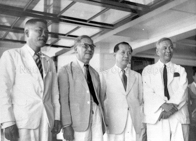 Tan Kah Kee (second from left), Chew Hean Swee (right) and well-wishers on board the ship RMS Carthage at Singapore