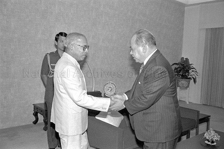 President Devan Nair greeting President of Nauru Sir Hammer DeRoburt upon arrival for a courtesy call at the Istana